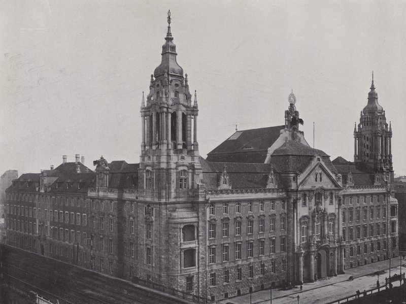 Sąd Rejonowy przy Neue Friedrich-Strasse (zdjęcie czarno-białe) autorstwa Photographer German