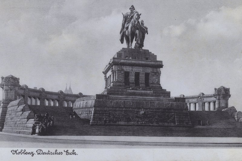 Pomnik cesarza Wilhelma I, Deutsches Eck, Koblenz, Niemcy (zdjęcie czarno-białe) autorstwa Photographer German