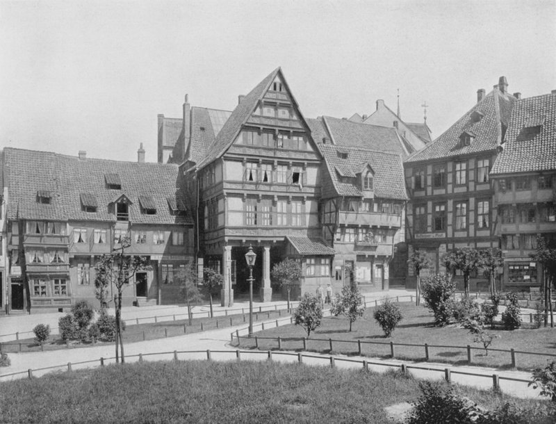 Dom filarowy na Andreasplatz (zdjęcie czarno-białe) autorstwa Photographer German