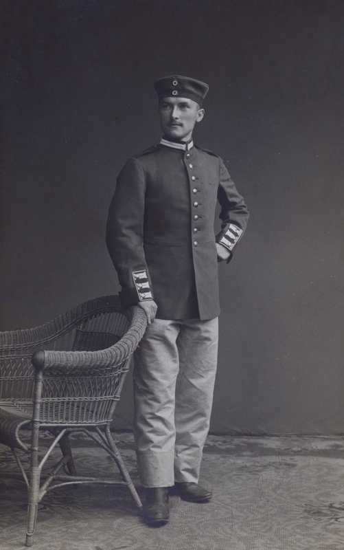 Portret żołnierza armii niemieckiej (zdjęcie czarno-białe) autorstwa Photographer German