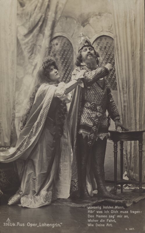 Produkcja opery Richarda Wagnera „Lohengrin” (zdjęcie czarno-białe) autorstwa Photographer German