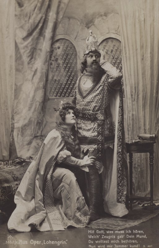 Produkcja opery Richarda Wagnera „Lohengrin” (zdjęcie czarno-białe) autorstwa Photographer German