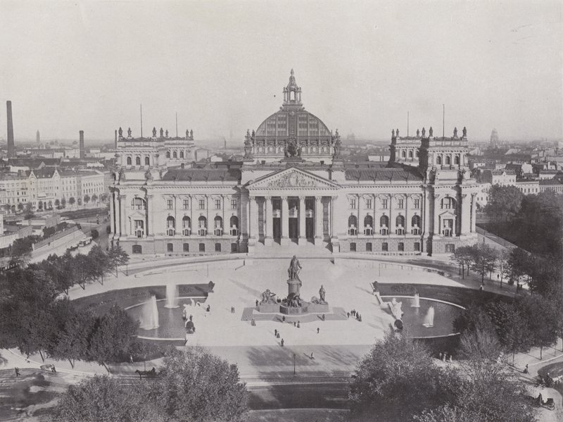 Budynek Reichstagu i pomnik Bismarcka (zdjęcie czarno-białe) autorstwa Photographer German