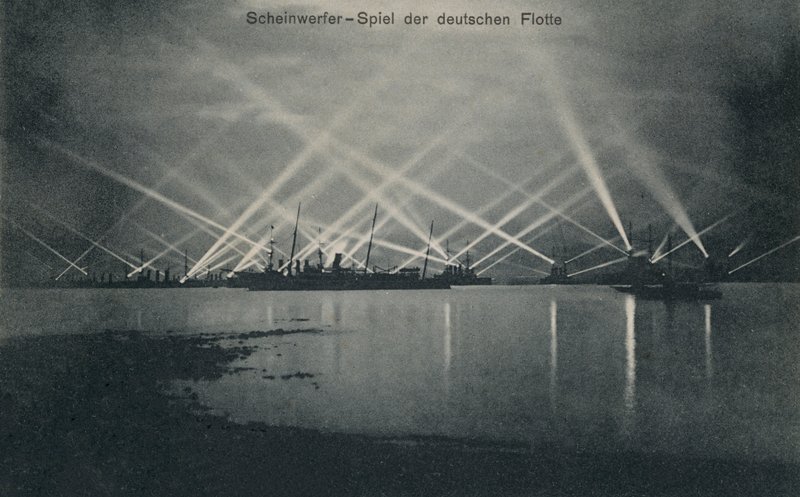 Reflektor szperacza niemieckiej marynarki wojennej (zdjęcie czarno-białe) autorstwa Photographer German