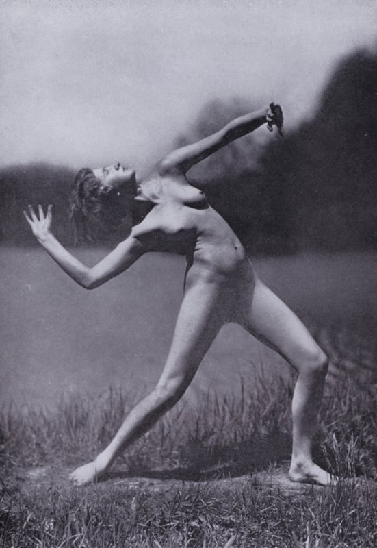 Ciało piękne, kultura fizyczna dla kobiet (zdjęcie czarno-białe) autorstwa Photographer German