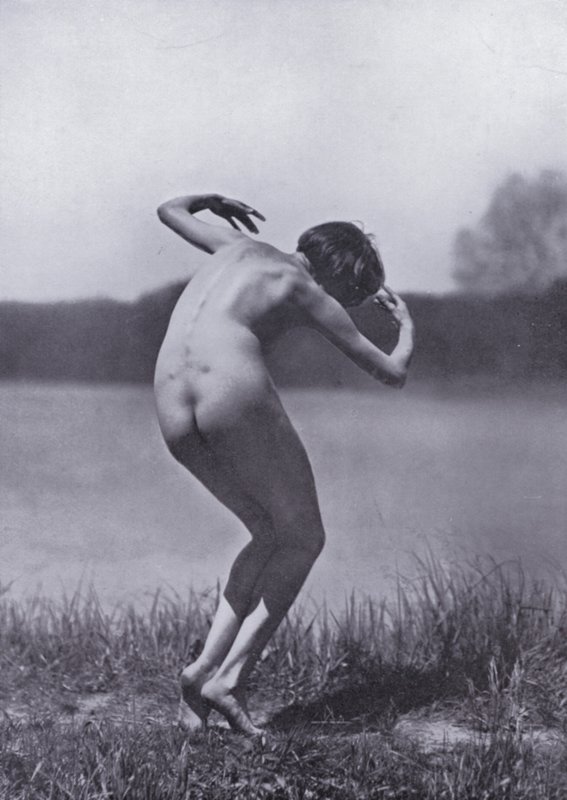 Ciało piękne, kultura fizyczna dla kobiet (zdjęcie czarno-białe) autorstwa Photographer German