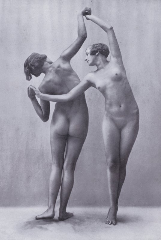 Ciało piękne, kultura fizyczna dla kobiet (zdjęcie czarno-białe) autorstwa Photographer German