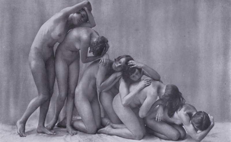 Ciało piękne, kultura fizyczna dla kobiet (zdjęcie czarno-białe) autorstwa Photographer German