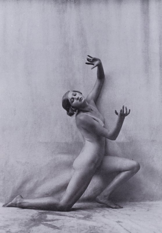 Piękne ciało, kultura fizyczna dla kobiet (zdjęcie czarno-białe) autorstwa Photographer German