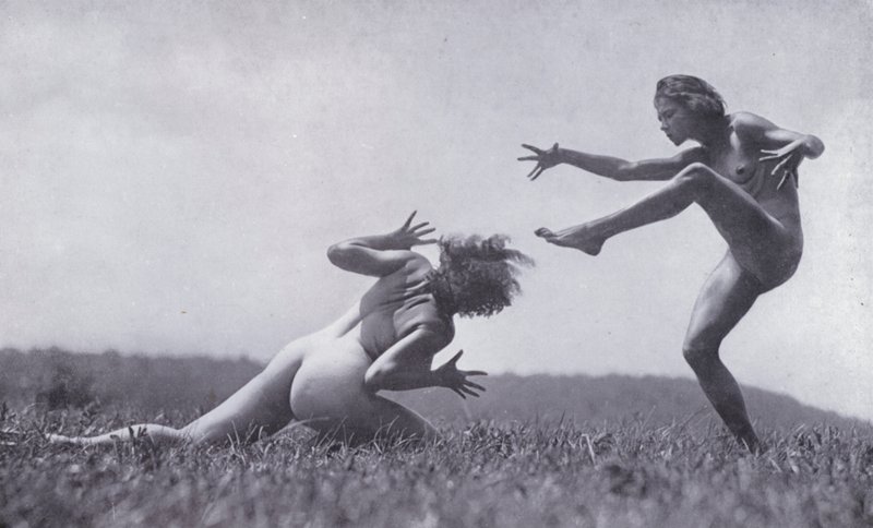 Ciało piękne, kultura fizyczna dla kobiet (zdjęcie czarno-białe) autorstwa Photographer German