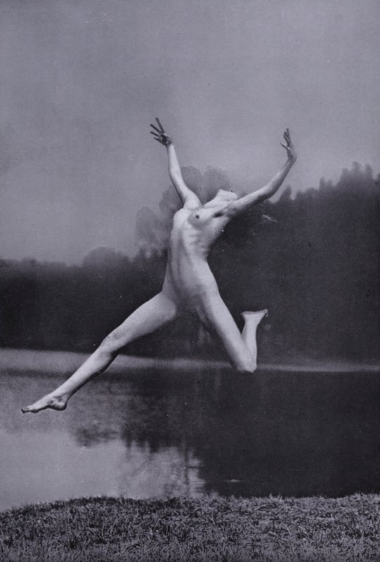 Ciało piękne, kultura fizyczna dla kobiet (zdjęcie czarno-białe) autorstwa Photographer German