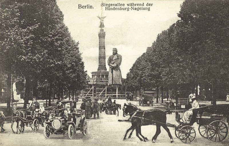 Żelazny Hindenburg, Berlin (zdjęcie czarno-białe) autorstwa Photographer German
