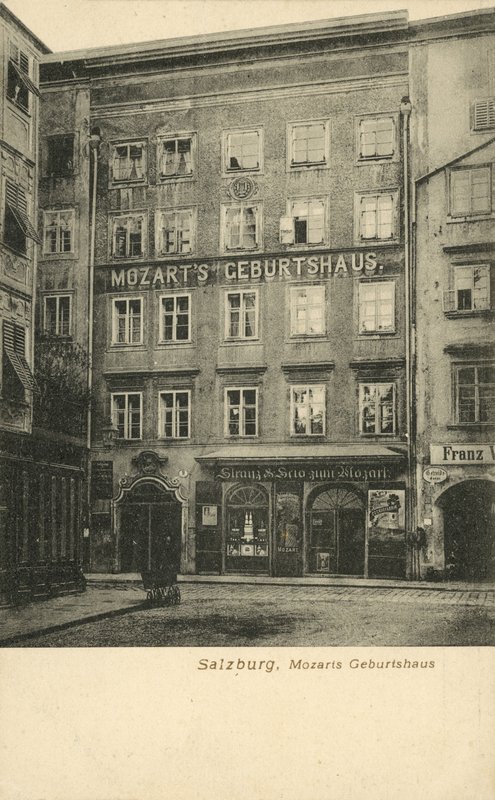Miejsce urodzenia Wolfganga Amadeusza Mozarta, Salzburg (zdjęcie czarno-białe) autorstwa Photographer German