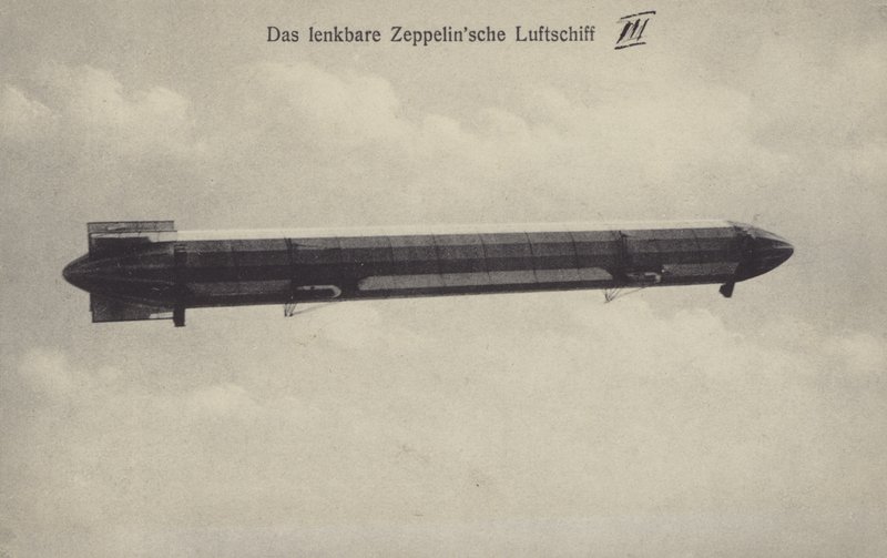 Zeppelin LZ III w locie (zdjęcie czarno-białe) autorstwa Photographer German