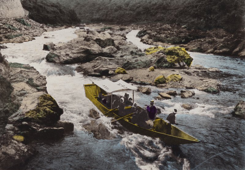 Japonia, ok. 1912: Arashiyama, u podnóża bystrza Hozu, znana ze swojej scenerii w całym imperium, niedaleko Kioto (zdjęcie) autorstwa Photographer Japanese