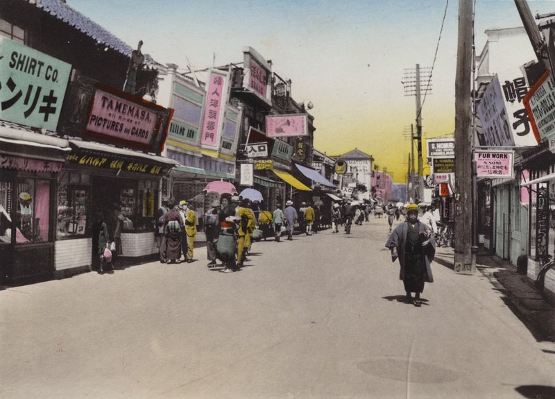 Japonia, ok. 1912: Ulica Matomachi, Kobe (zdjęcie) autorstwa Photographer Japanese