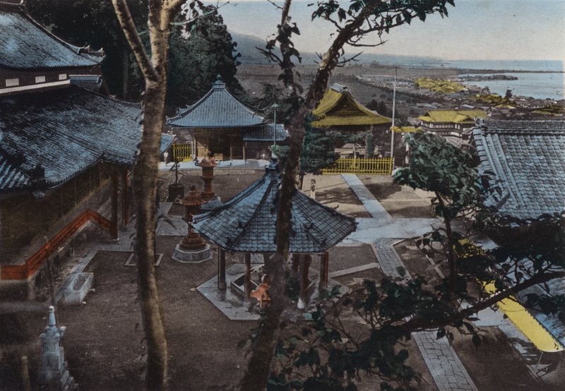 Japonia, ok. 1912: Miidera, jeden z 8 widoków Ohmi, niedaleko Kioto (zdjęcie) autorstwa Photographer Japanese