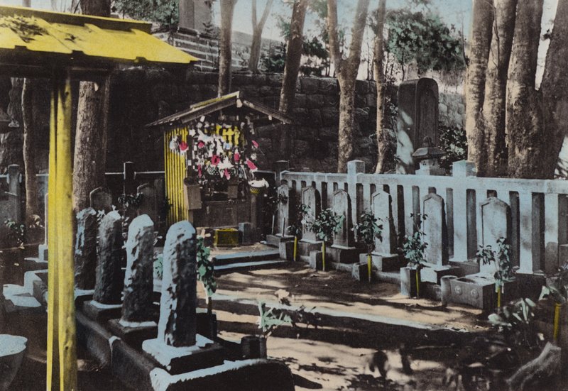 Japonia, ok. 1912: Grób 47 Rohninów w Sangakuji, Tokio (zdjęcie) autorstwa Photographer Japanese