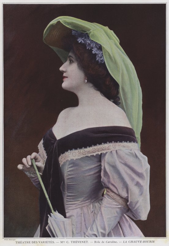 Mademoiselle Thevenet jako Caroline w La Chauve-Souris (zdjęcie kolorowane) autorstwa Reutlinger Studio