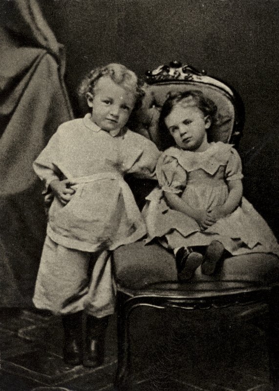 Lenin w wieku czterech lat i jego siostra Olga Simbirsk autorstwa Russian Photographer