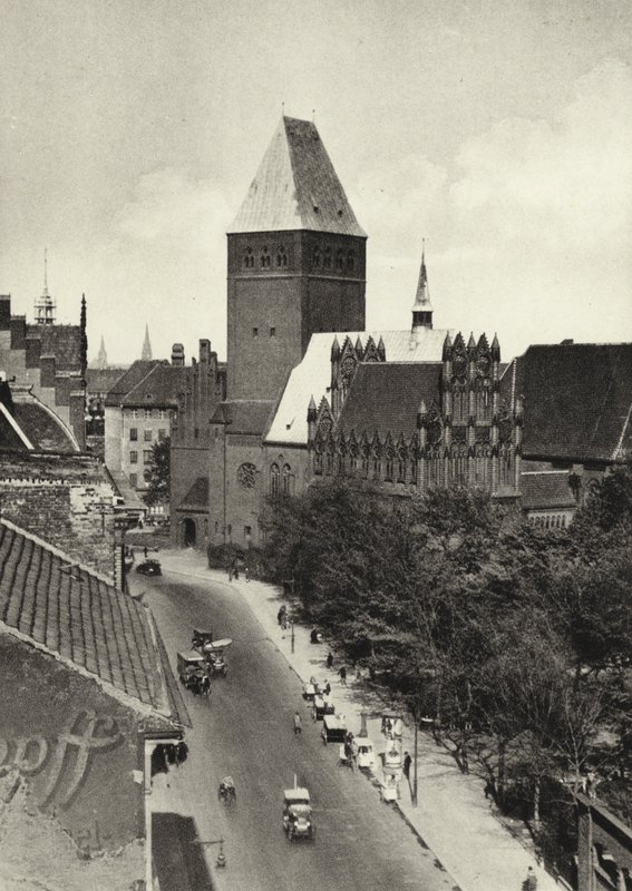 Berlin: Muzeum Markisches (zdjęcie czarno-białe) autorstwa Sasha Stone