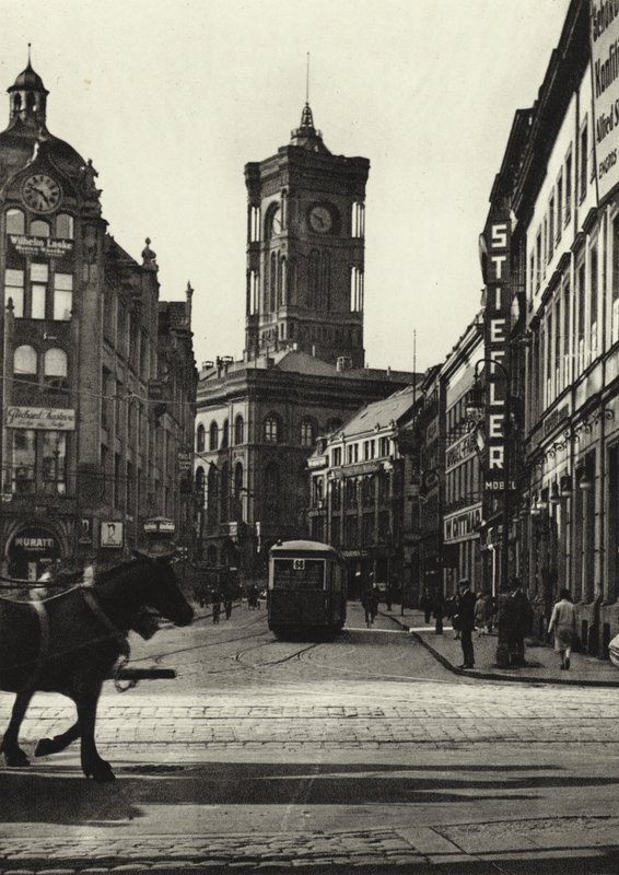 Berlin: Ratusz; Ratusz (zdjęcie czarno-białe) autorstwa Sasha Stone