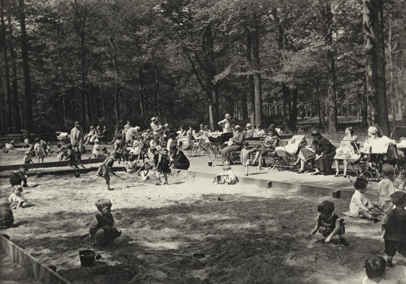 Berlin: Tiergarten (zdjęcie czarno-białe) autorstwa Sasha Stone