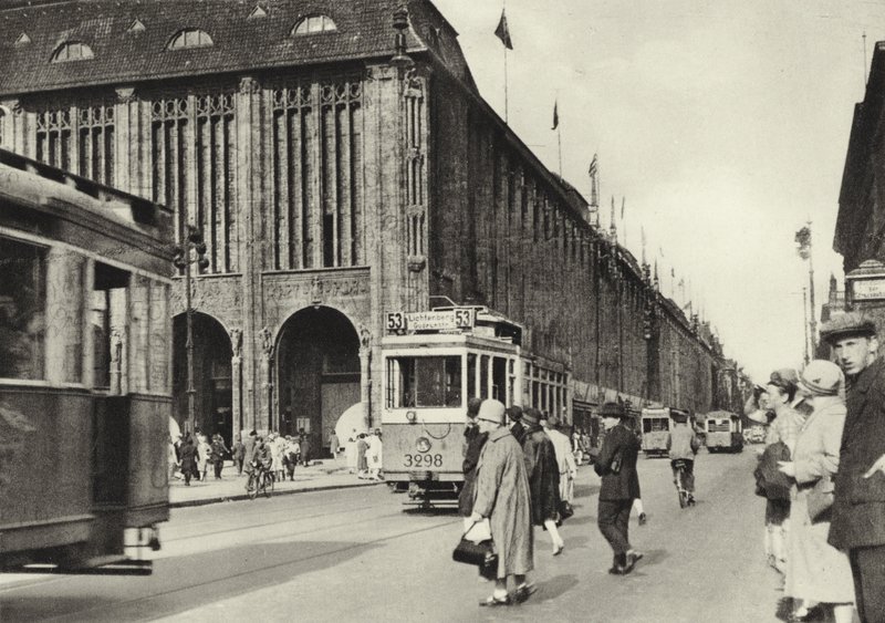 Berlin: dom towarowy Wertheim; Emporium Wertheima (zdjęcie czarno-białe) autorstwa Sasha Stone