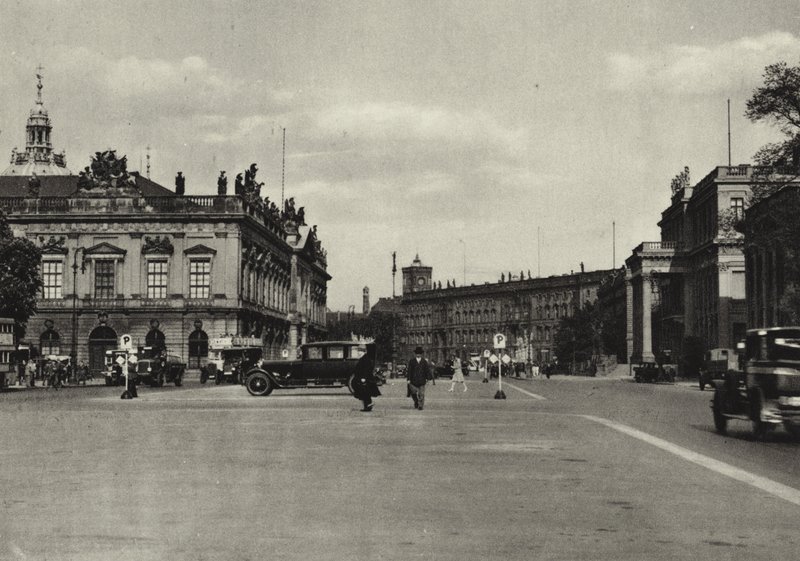 Berlin: Zbrojownia i Pałac Księcia Koronnego; Arsenał i Pałac Księcia Koronnego (zdjęcie czarno-białe) autorstwa Sasha Stone