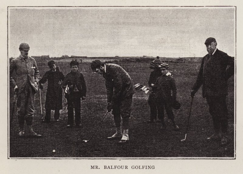 Brytyjski konserwatywny polityk Arthur Balfour grający w golfa (zdjęcie czarno-białe) autorstwa Scottish Photographer
