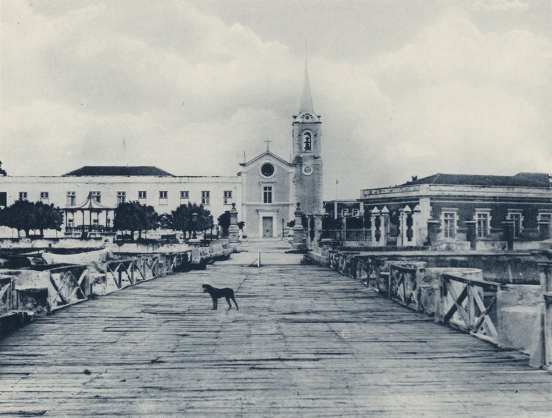 Połączenie ze Starym Światem, Mozambik (zdjęcie czarno-białe) autorstwa South African Photographer