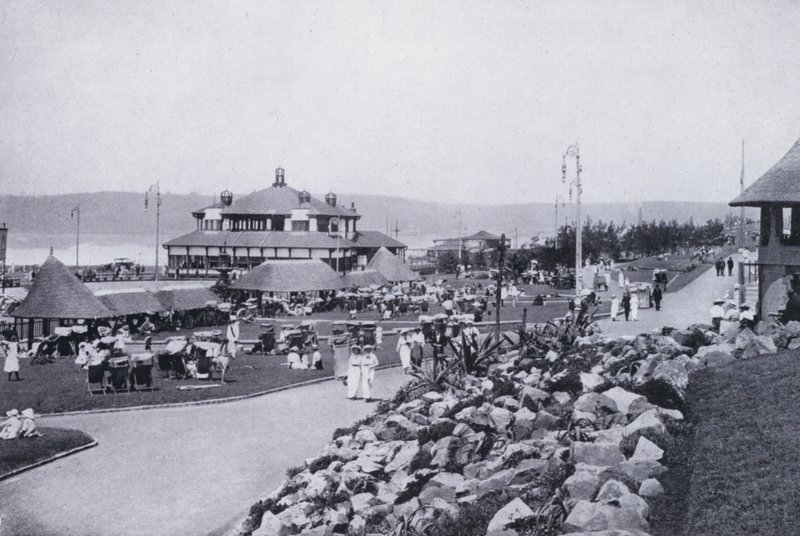 Ogólny widok na plażę, Durban (zdjęcie czarno-białe) autorstwa South African Photographer