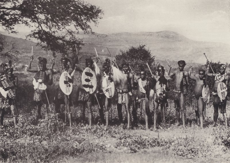 Kafir Warriors (zdjęcie czarno-białe) autorstwa South African Photographer