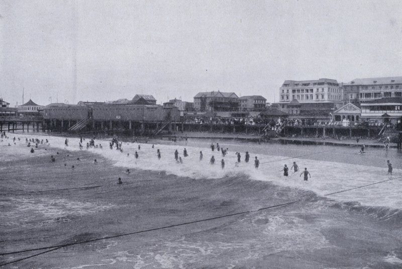Ocean Beach, Durban (czarno-białe zdjęcie) autorstwa South African Photographer