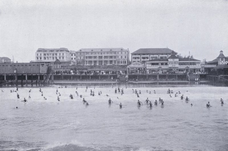 Ocean Beach, Durban (czarno-białe zdjęcie) autorstwa South African Photographer