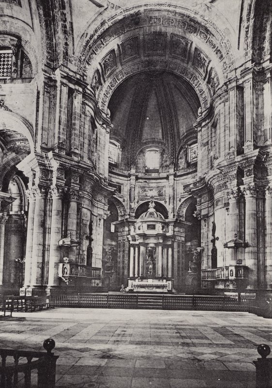 Kadyks: Wnętrze katedry (zdjęcie czarno-białe) autorstwa Spanish Photographer