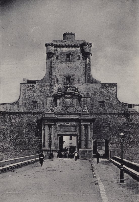 Kadyks: Puerta de Tierra (czarno-białe zdjęcie) autorstwa Spanish Photographer