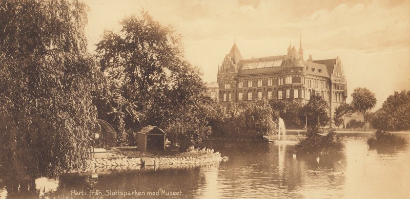 Malmo: część parku zamkowego z muzeum (zdjęcie czarno-białe) autorstwa Swedish Photographer