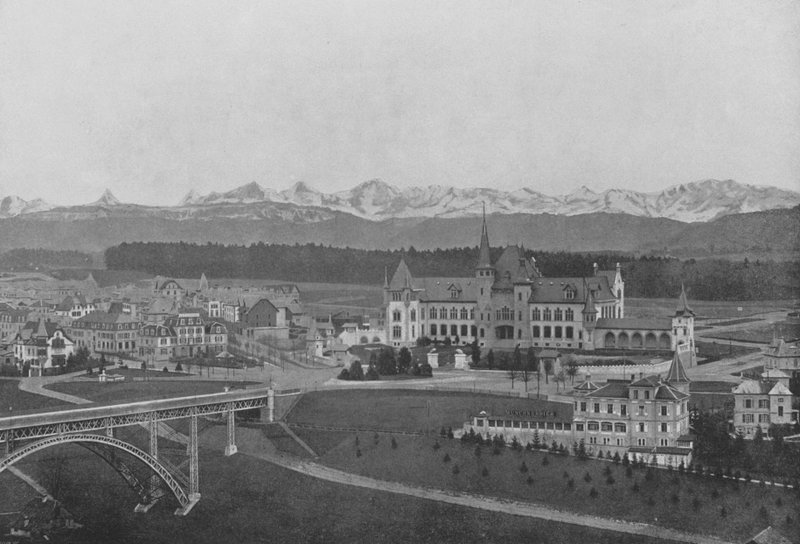 Berno, Widok na Kirchenfeld i Alpy Berneńskie (zdjęcie czarno-białe) autorstwa Swiss Photographer