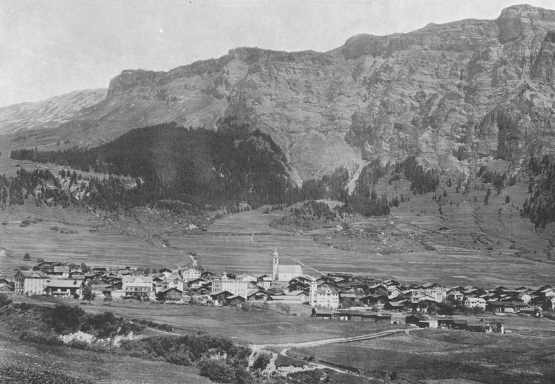 Flims et le Flimserstein (zdjęcie czarno-białe) autorstwa Swiss Photographer