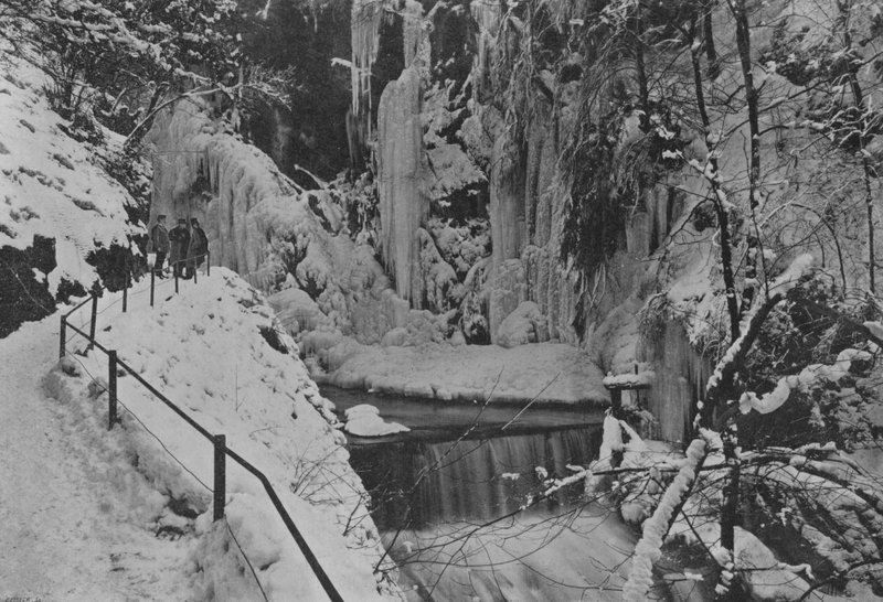 Gorges du Taubenloch, pres Bienne (zdjęcie czarno-białe) autorstwa Swiss Photographer