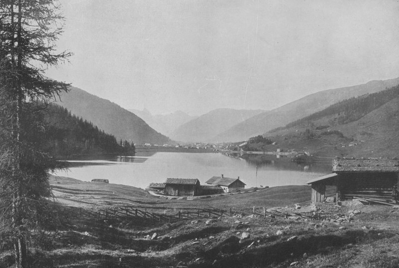Jezioro Davos (zdjęcie czarno-białe) autorstwa Swiss Photographer