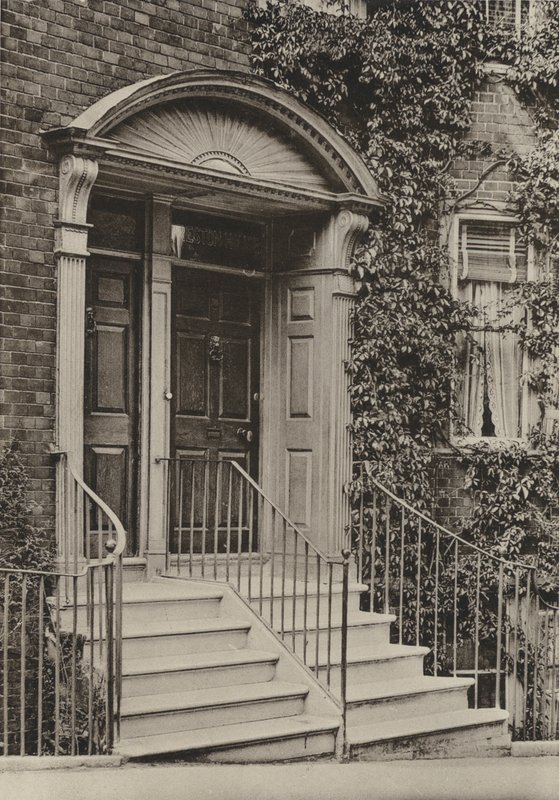 Doorway, High Street, Lewes, Sussex (zdjęcie czarno-białe) autorstwa William Galsworthy Davie