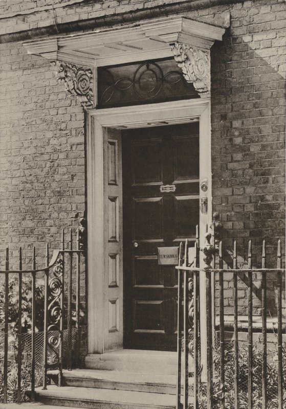 Drzwi, żyto, Sussex (zdjęcie czarno-białe) autorstwa William Galsworthy Davie