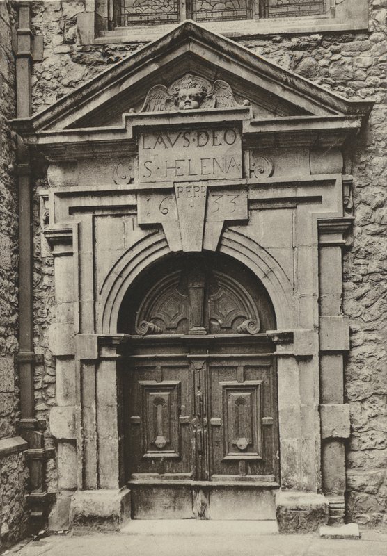 Wejście do kościoła św. Heleny w Londynie (zdjęcie czarno-białe) autorstwa William Galsworthy Davie