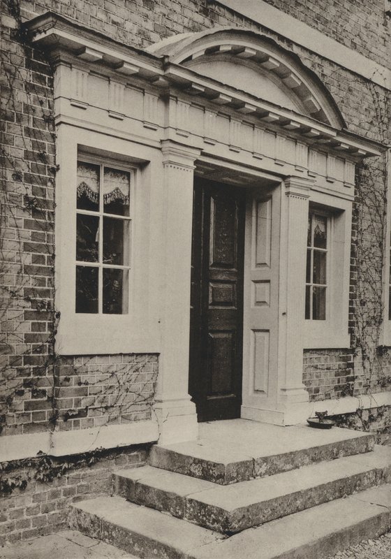 Doorway, The Broad, Hellingly, Sussex (zdjęcie czarno-białe) autorstwa William Galsworthy Davie