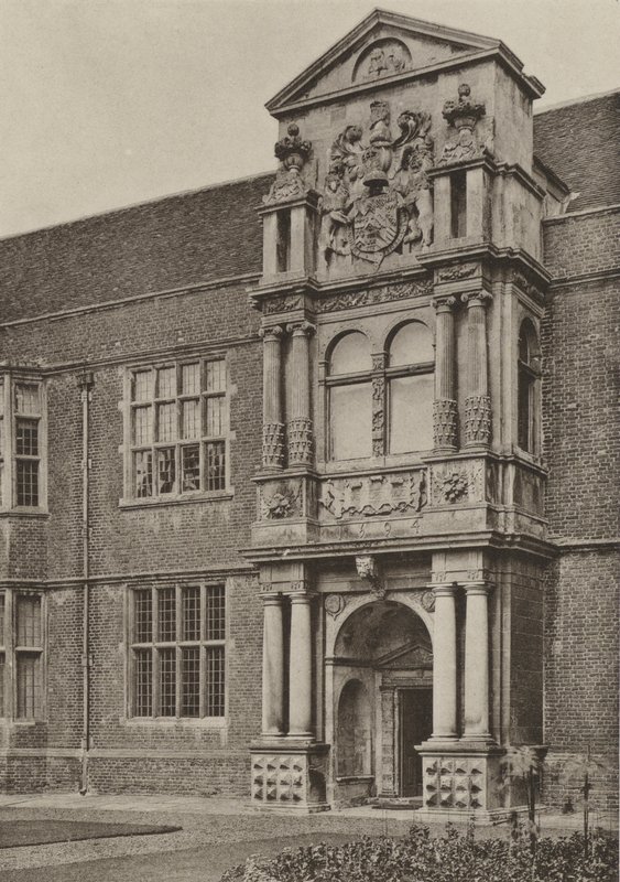 Doorway, The North Wing, Cobham Hall, Kent (zdjęcie czarno-białe) autorstwa William Galsworthy Davie