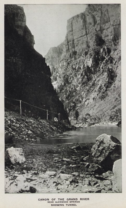 Kaniony Kolorado: Kanon Wielkiej Rzeki, w pobliżu Glenwood Springs, pokazujący tunel (zdjęcie czarno-białe) autorstwa William Henry Jackson