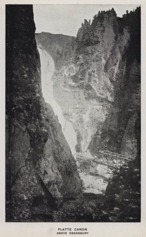 Kaniony Kolorado: Platte Canon, powyżej Deansbury (zdjęcie czarno-białe) autorstwa William Henry Jackson