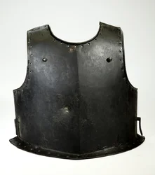 Napierśnik harquebusiera, ok.1625-50 (żelazo i czarna farba)